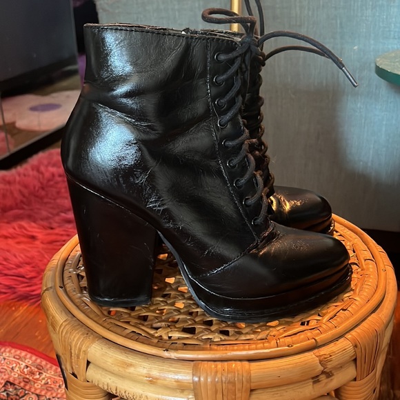 Seychelles Lace Up Highheeled Combat Boot ( black size 7) - Picture 4 of 6